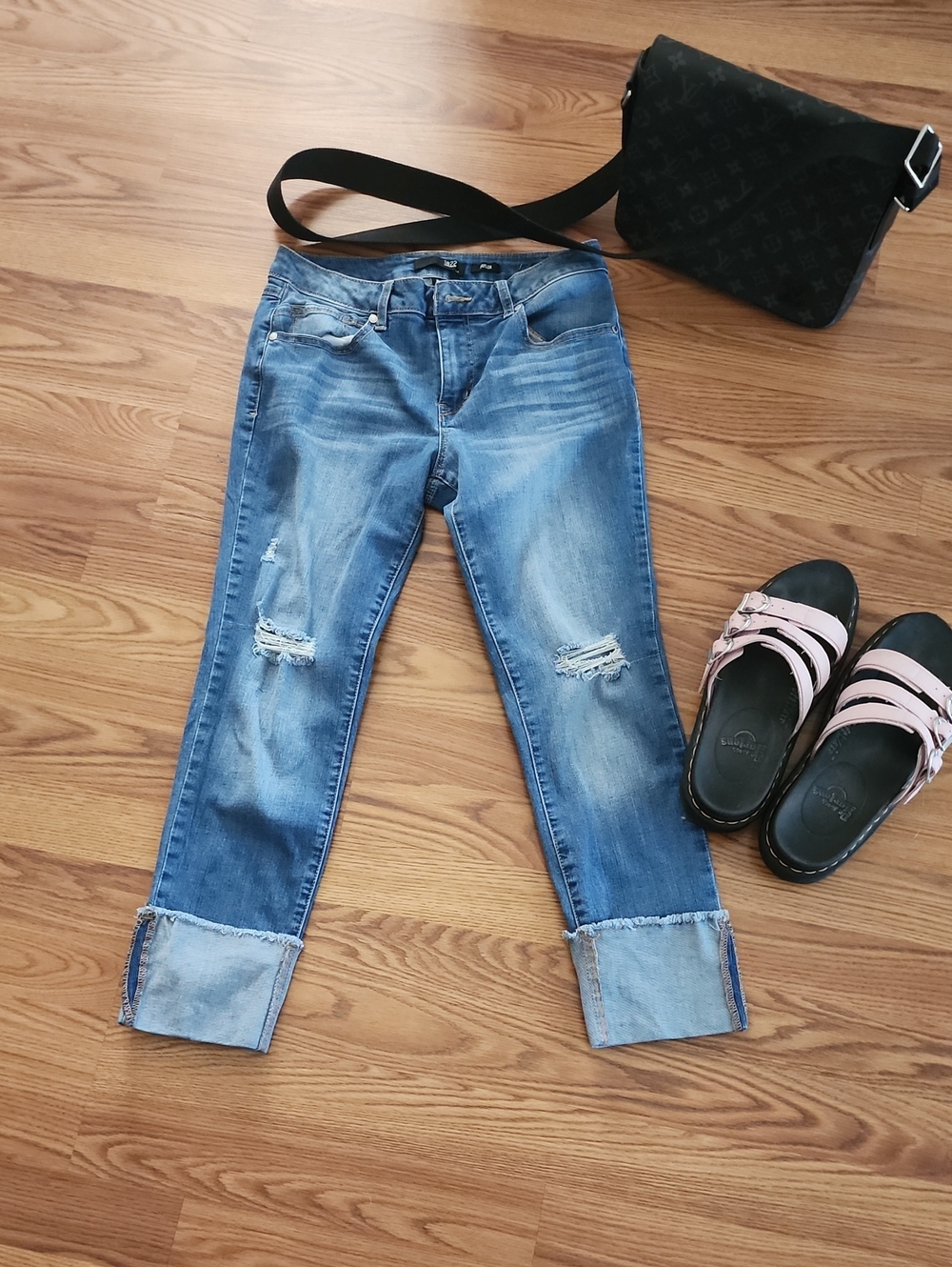 1822 Taylor Light Blue Distressed Cuffed Jeans
